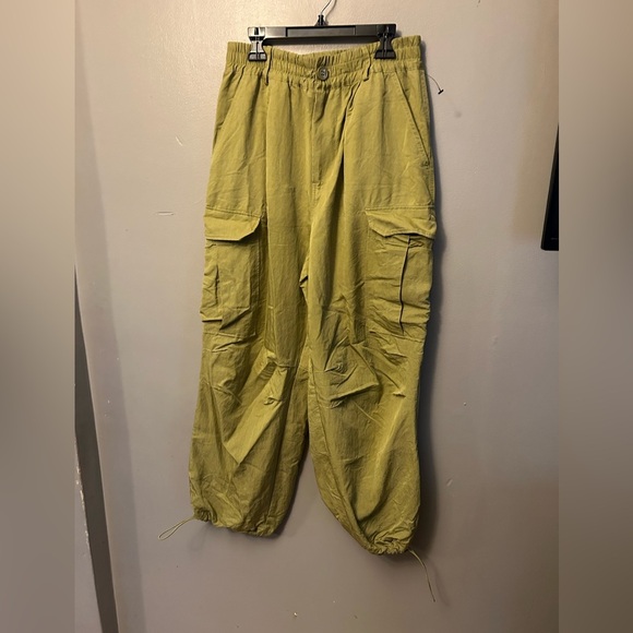 House of Harlow 1960 Pants - House of Harlow 1960 pants - light olive green wide leg cargo windbreaker